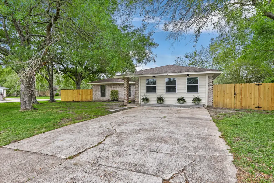 2403 Heather Street, Highlands, TX 77562 - Image #3