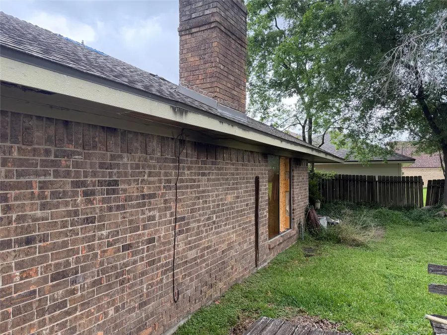 405 Post Oak Drive, Baytown, TX 77520 - #2