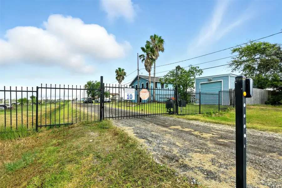 7215 Beau Rue Street, Hitchcock, TX 77563 - #2