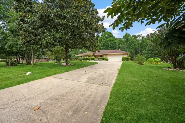 140 Pine Valley Drive, Livingston, TX 77351