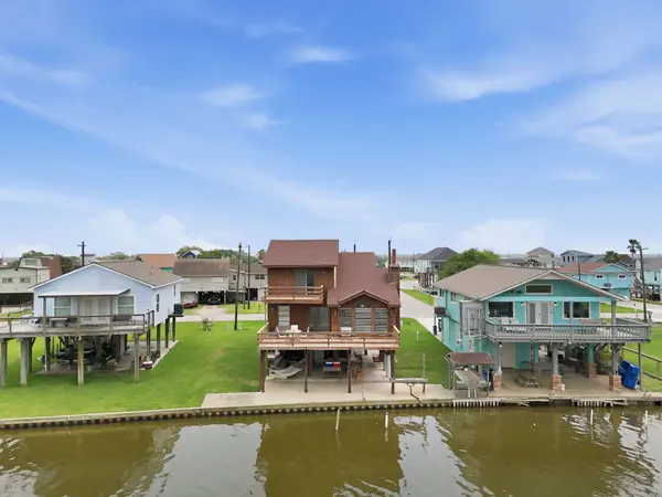 215 Redfish Drive, Freeport, TX 77541