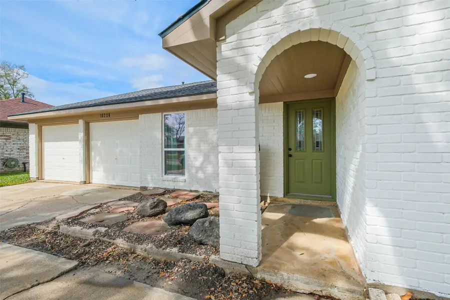 15226 E Hutchinson Circle, Houston, TX 77071 - #2