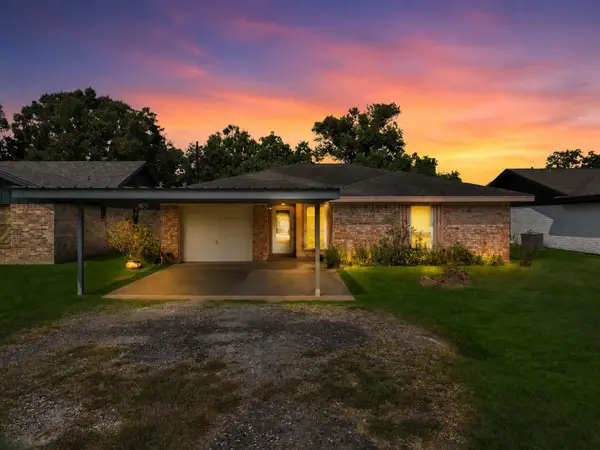 1438 W Palm Drive, Winnie, TX 77665