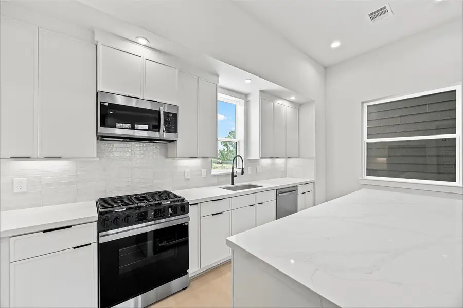 523 Hillwood Heights Drive, Houston, TX 77091 - #3