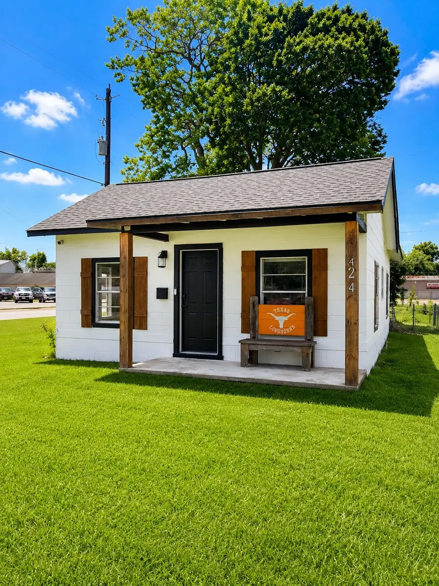 424 Thomas Street, Clute, TX 77531 - #3