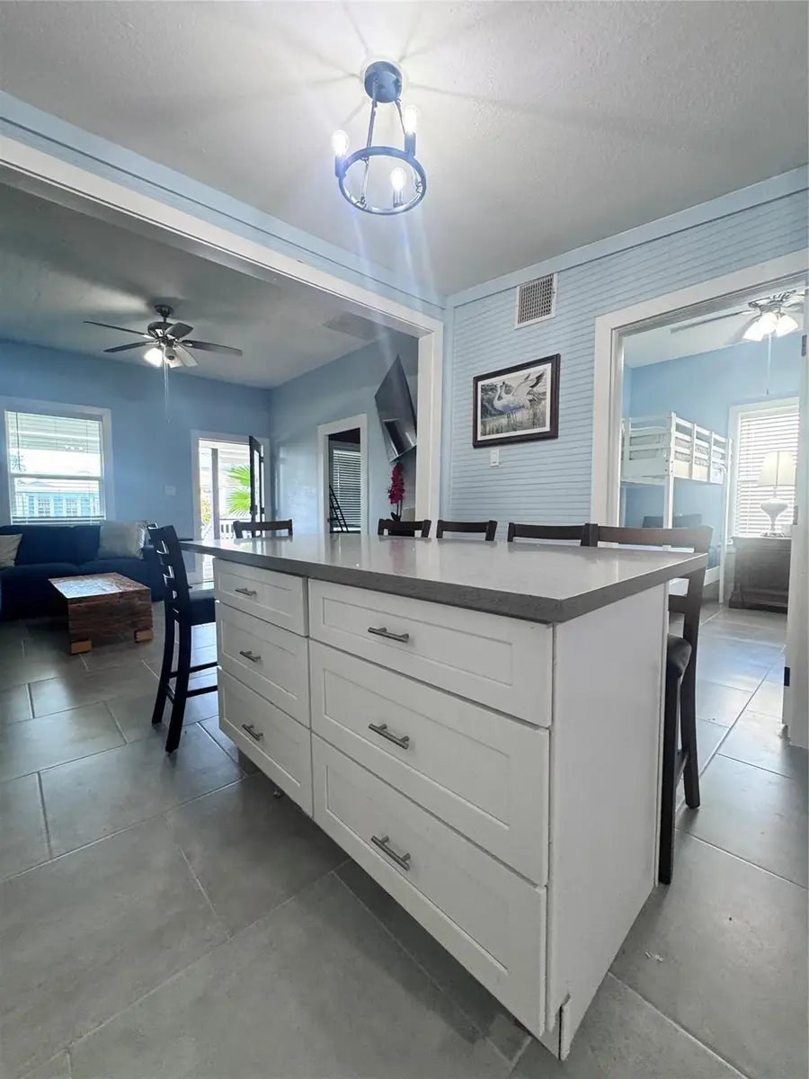 2811 Avenue Q 1/2, Galveston, TX 77550 - #3