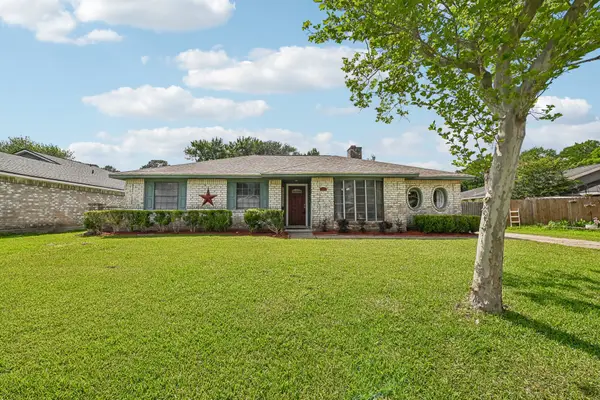 4418 Saffron Lane, Friendswood, TX 77546