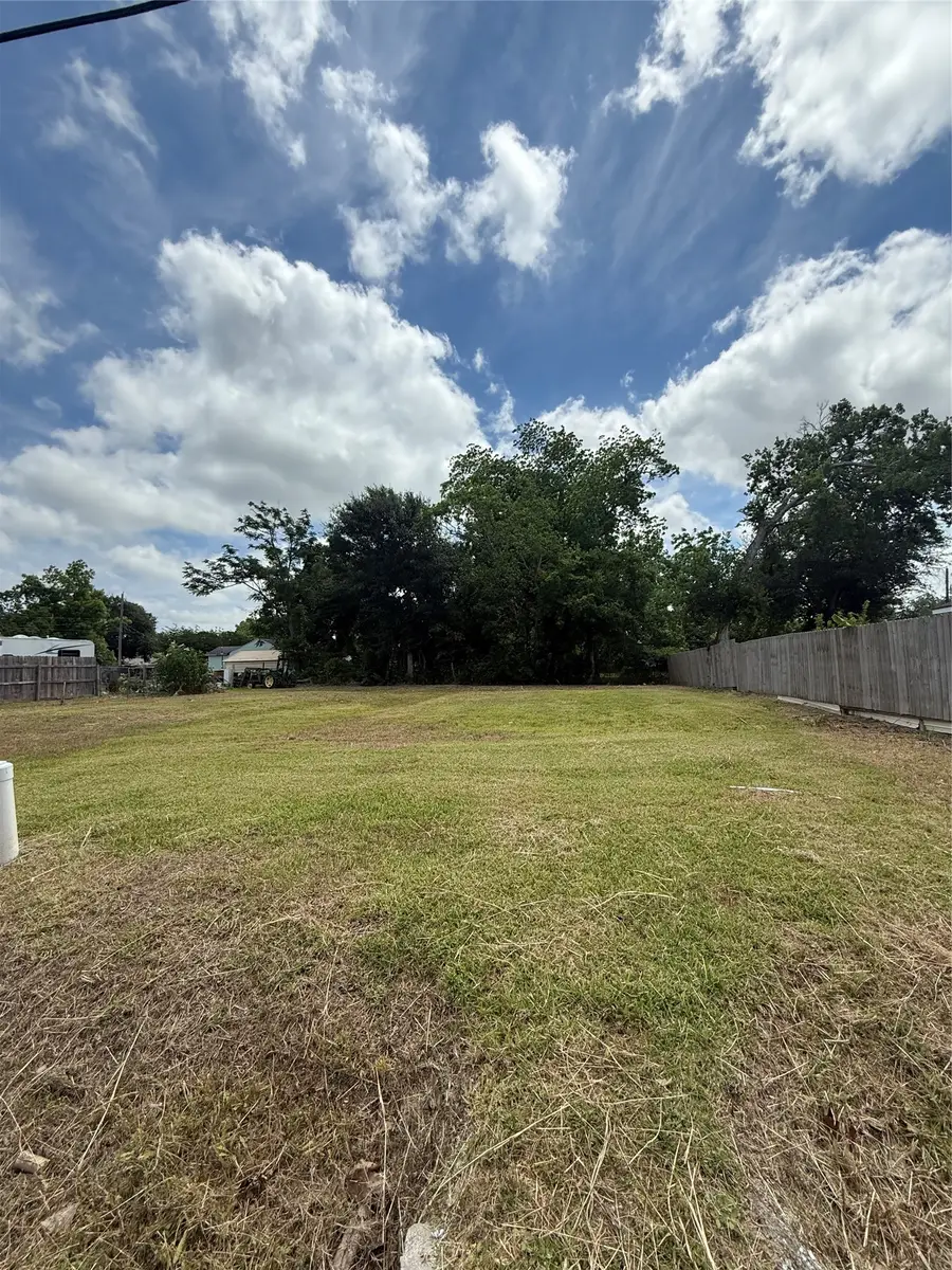 110 S Washington Street, Texas City, TX 77591 - #2