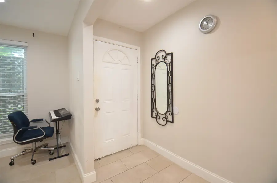 5834 Ludington Drive, Houston, TX 77035 - #2