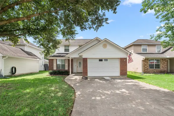 845 Clubside Drive, East Bernard, TX 77435