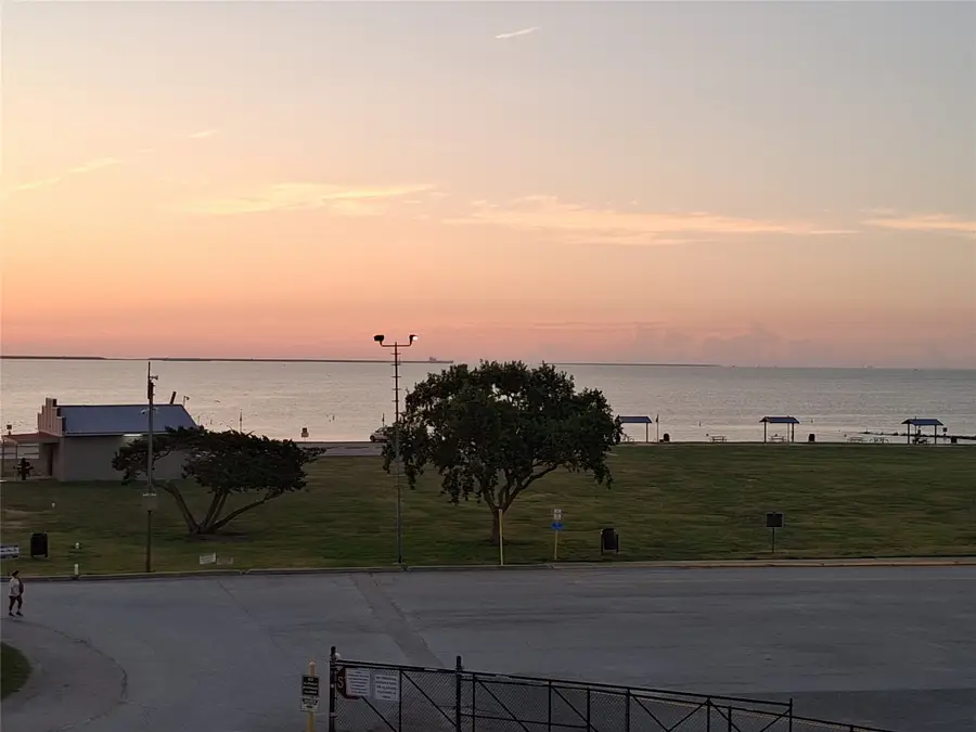 709 N Bayshore Drive, La Porte, TX 77571 - #2