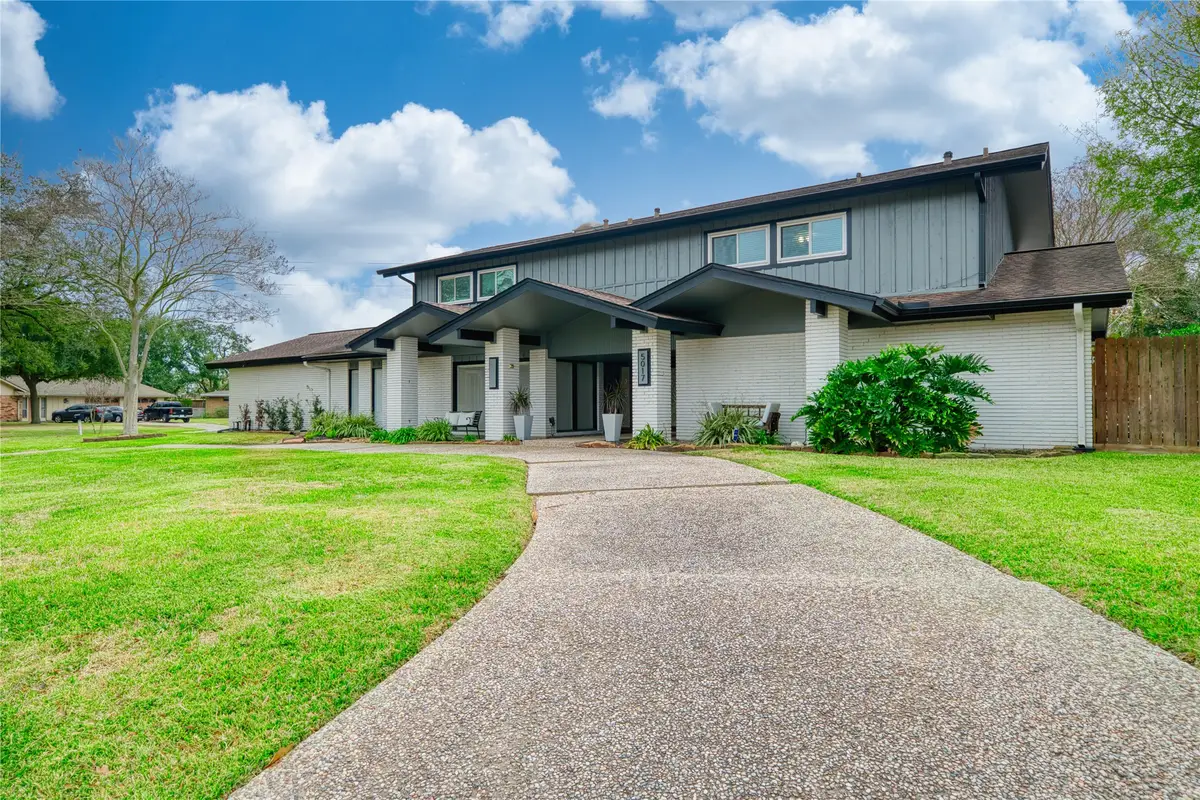 5017 Glenhaven Drive, Baytown, TX 77521 - Image #1