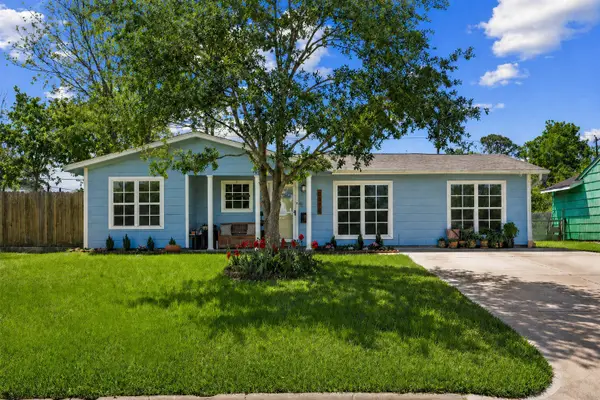 5874 Beldart Street, Houston, TX 77033