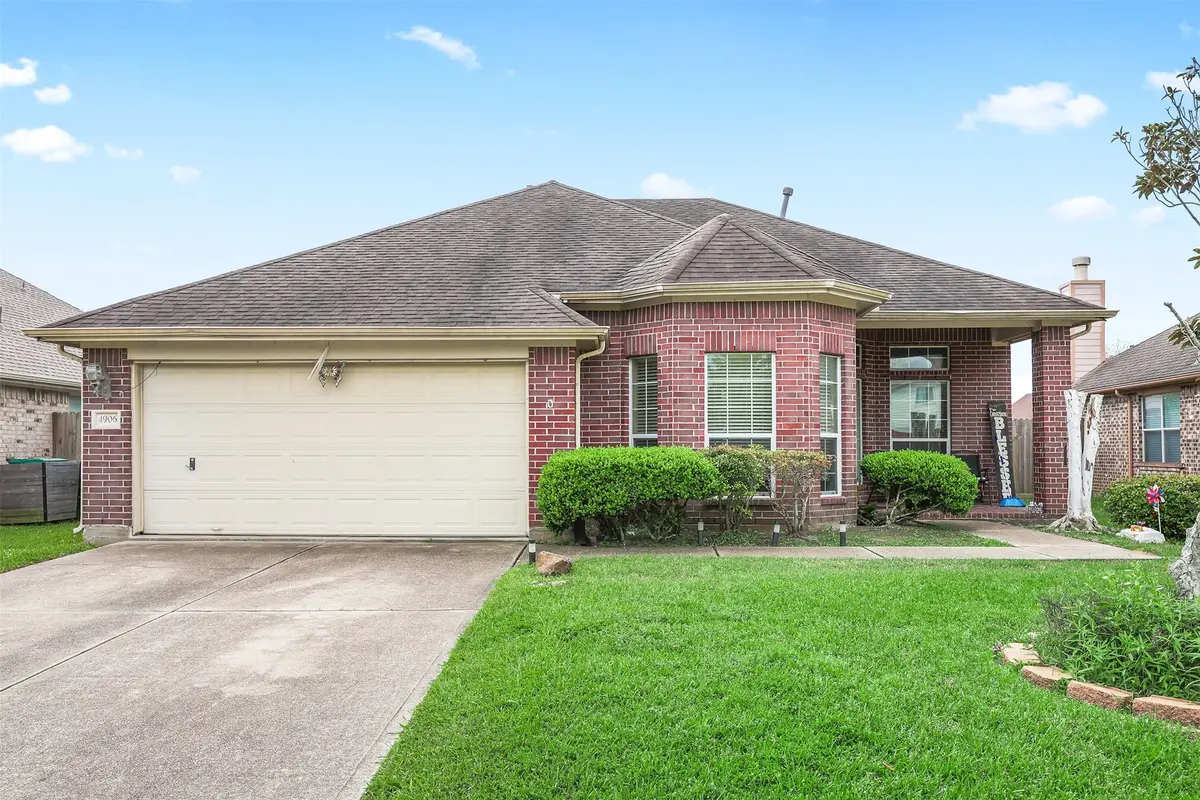 4906 Chase Stone Drive, Bacliff, TX 77518 - #1
