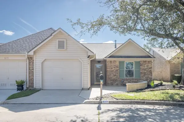619 E Country Grove Circle, Pearland, TX 77584