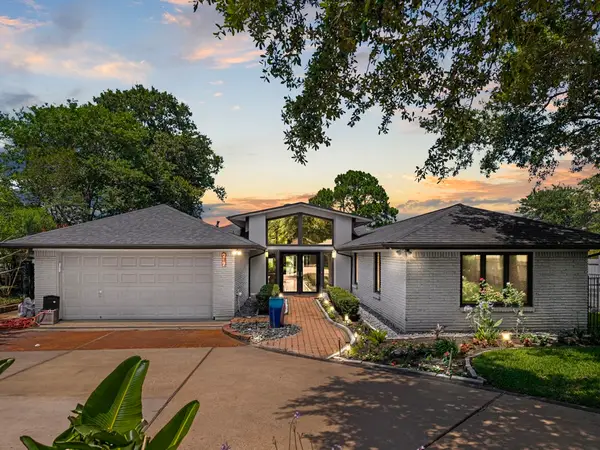 217 Lakeshore Circle, Seabrook, TX 77586