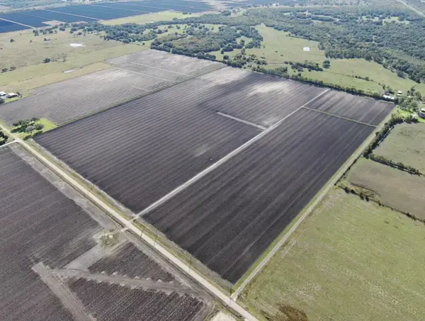 1010 County Road 23, Damon, TX 77430