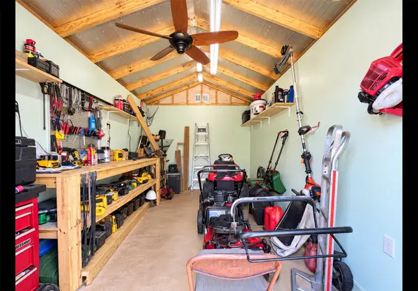 516 N Shirley Street, Alvin, TX 77511