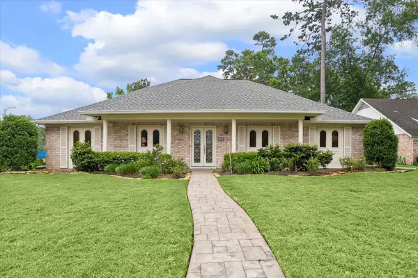 1926 Twin Springs, Kingwood, TX 77339