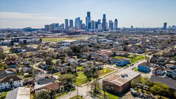 1724 Common Street, Houston, TX 77009