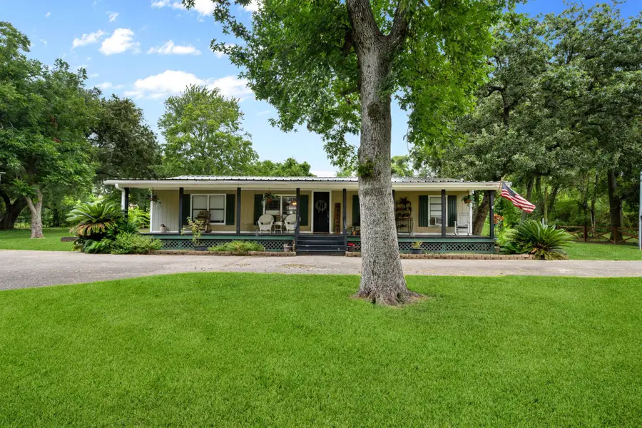 210 N 10th Street, Highlands, TX 77562 - #2