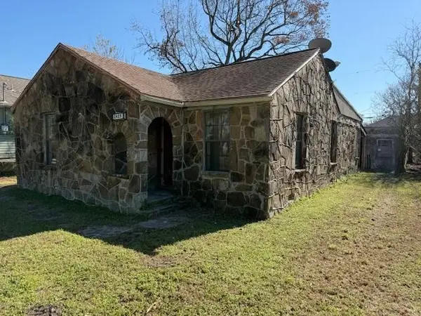 2429 7th Avenue N, Texas City, TX 77590