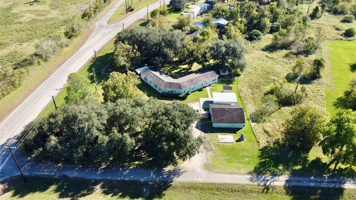 35 Private Road 815, Tidehaven, TX 77414 - #1