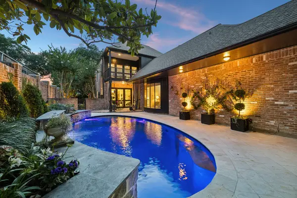 12 E Broad Oaks Drive, Houston, TX 77056