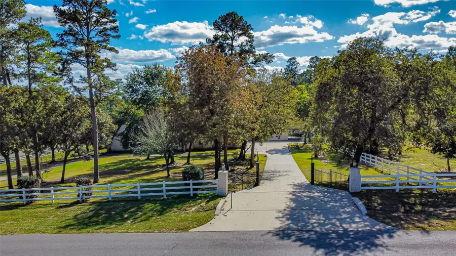 15569 Crown Oaks Drive, Montgomery, TX 77316 - #2