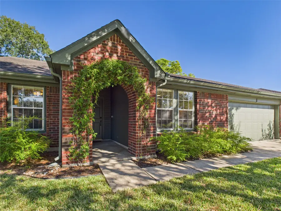 2824 Meadow Brook Court, League City, TX 77573 - Image #2