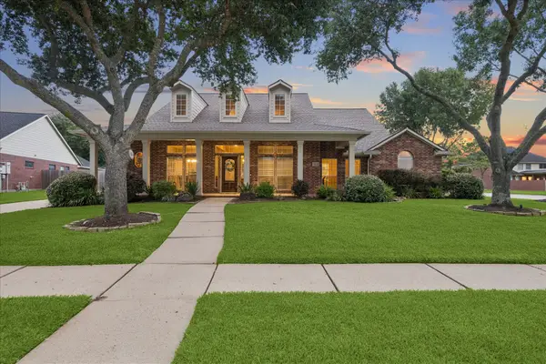 2829 Love Court, Friendswood, TX 77546