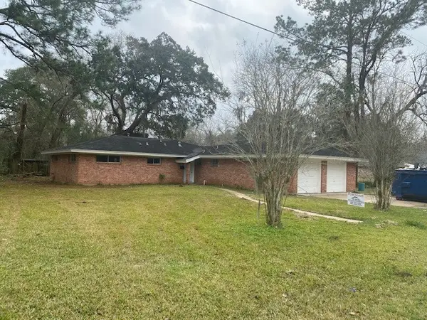 1102 Avenue C, Sweeny, TX 77480