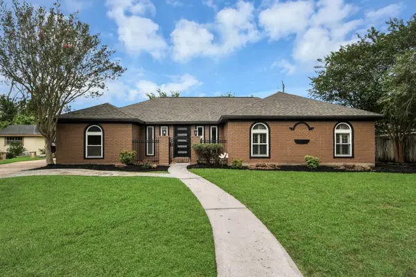 7822 Maple Tree Drive, Houston, TX 77088