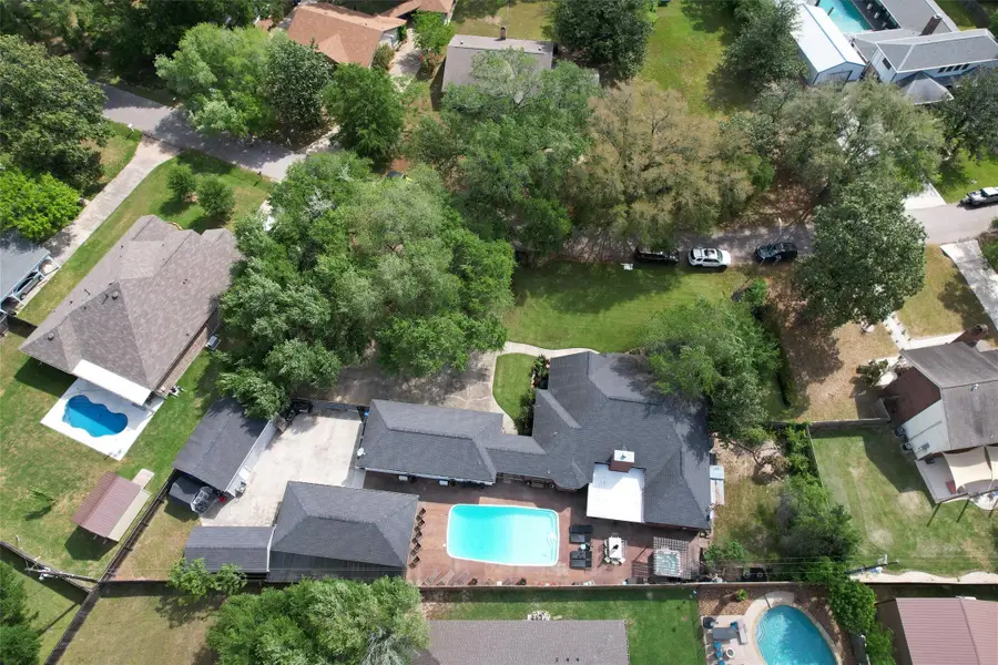 303 Beaumont Drive, Magnolia, TX 77354 - Image #3