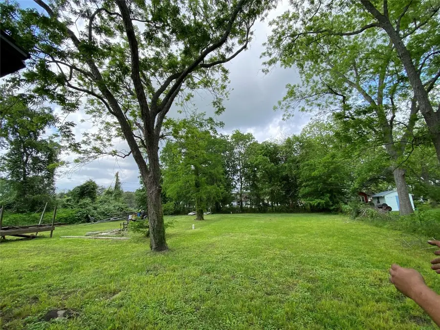 6538 Railroad Street, Wallis, TX 77485 - #2