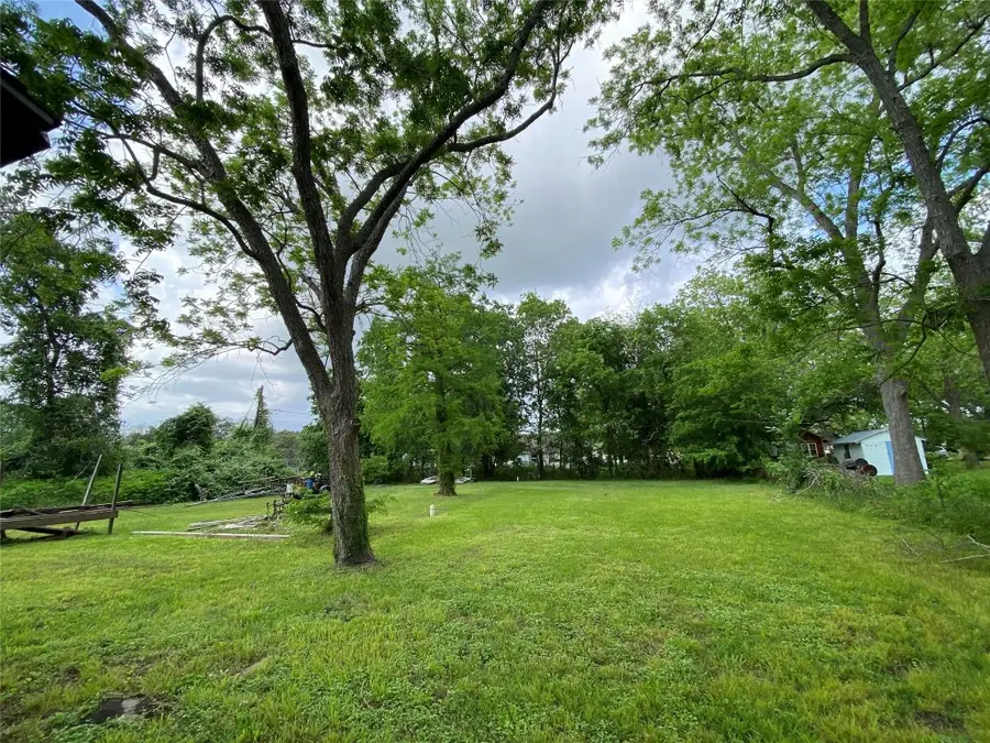 6538 Railroad Street, Wallis, TX 77485 - #3