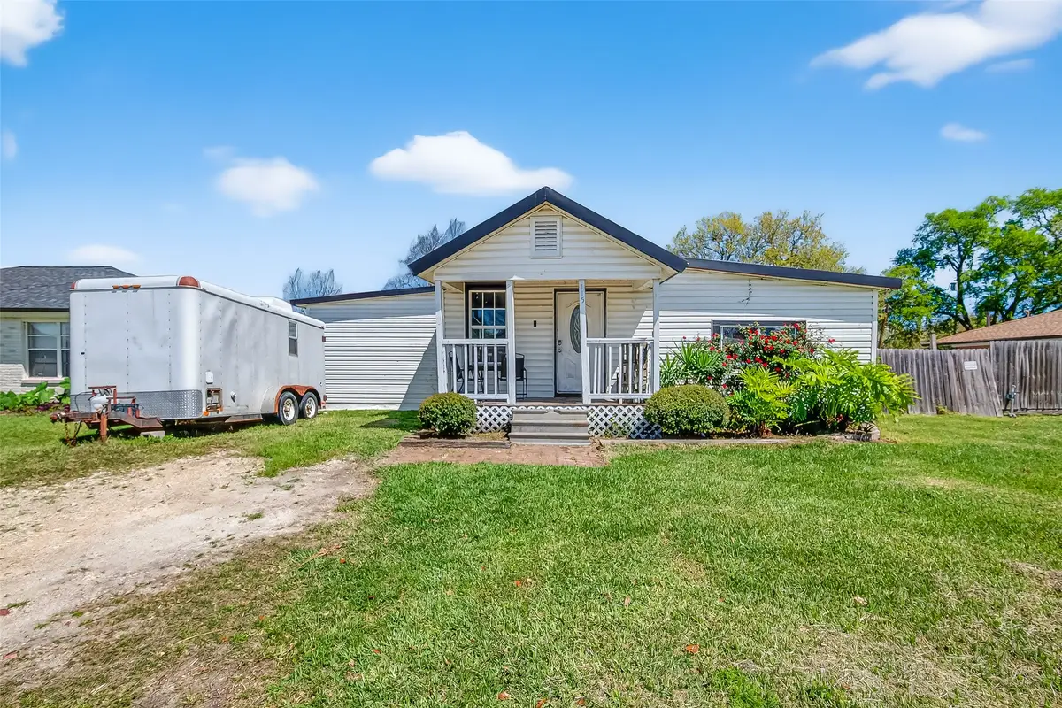 115 S Holmes Street, La Porte, TX 77571 - #1