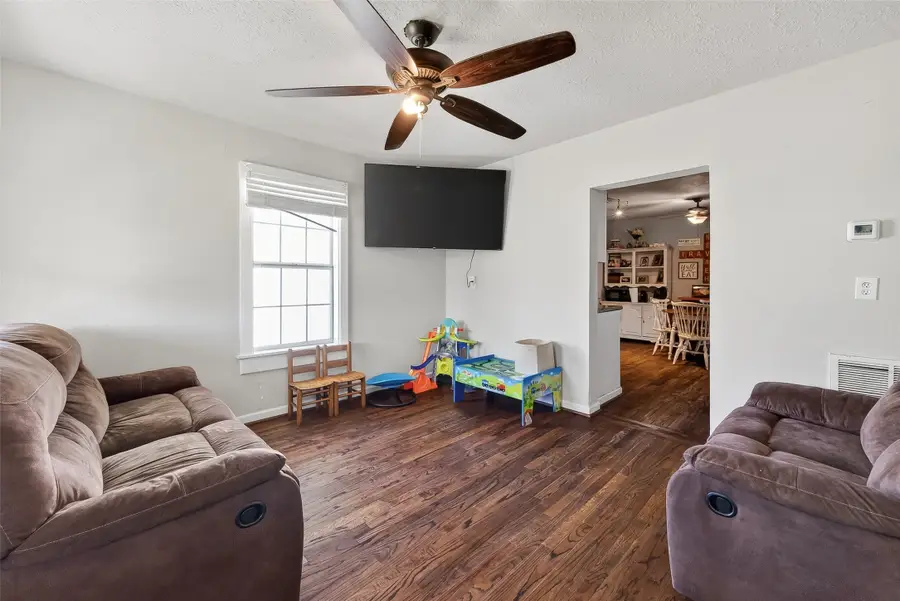 115 S Holmes Street, La Porte, TX 77571 - #2