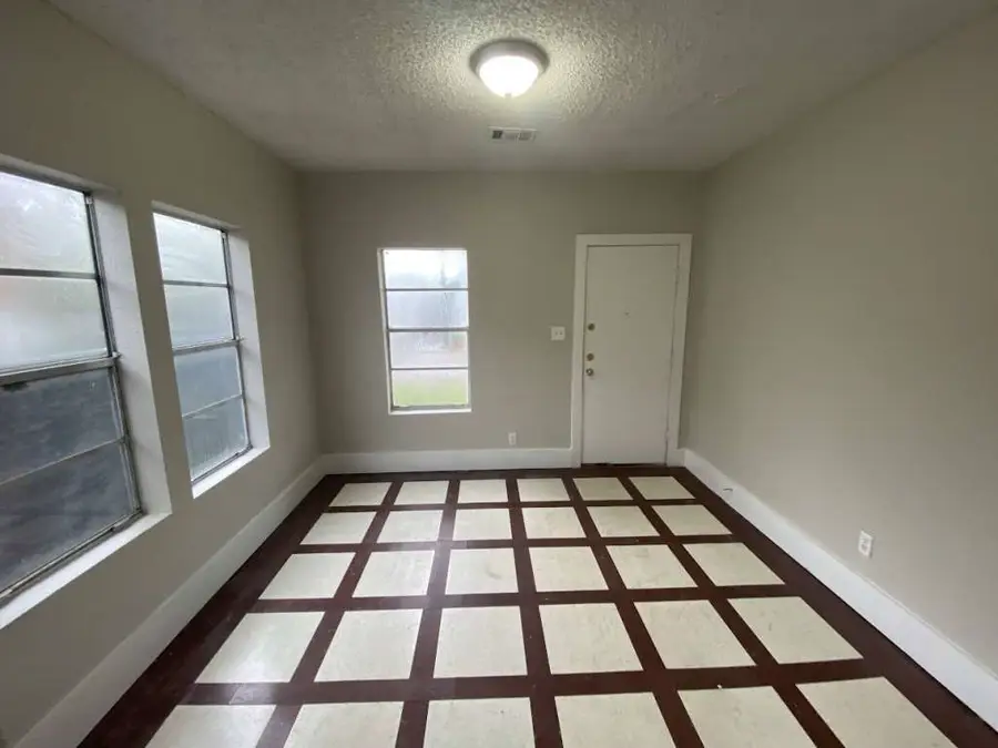 8213 E Erath Street, Houston, TX 77012 - Image #2