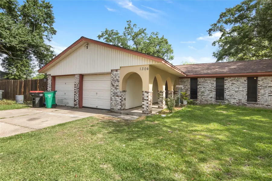 1304 Greenwood Drive, Baytown, TX 77520 - #2