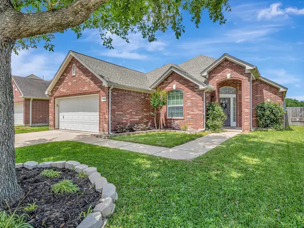 8815 Sunforest Lane, Pearland, TX 77584