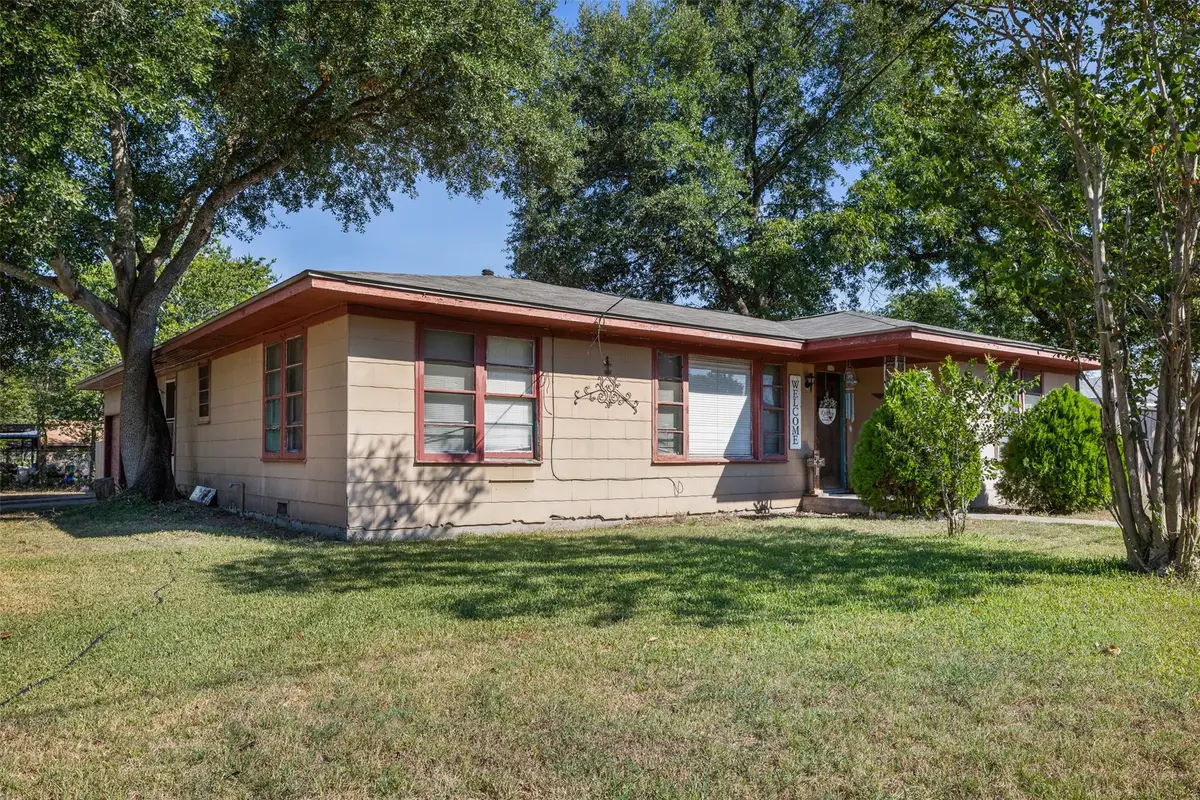 312 S Wilson Avenue, Giddings, TX 78942 - Image #1