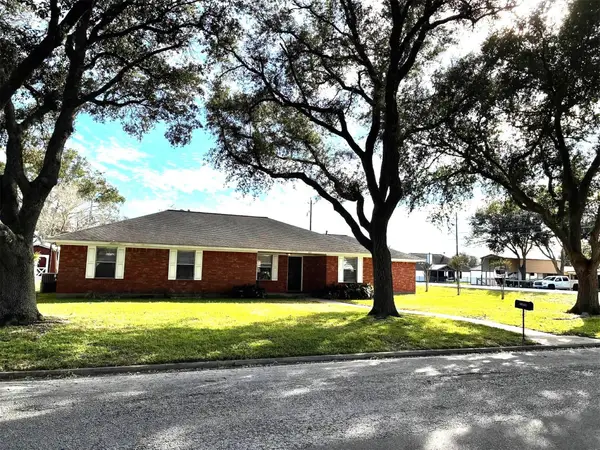 611 Todd Street, East Bernard, TX 77435