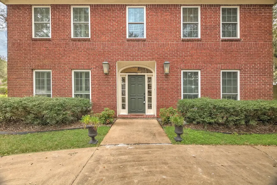 103 Strawberry Drive, Lake Jackson, TX 77566 - Image #3