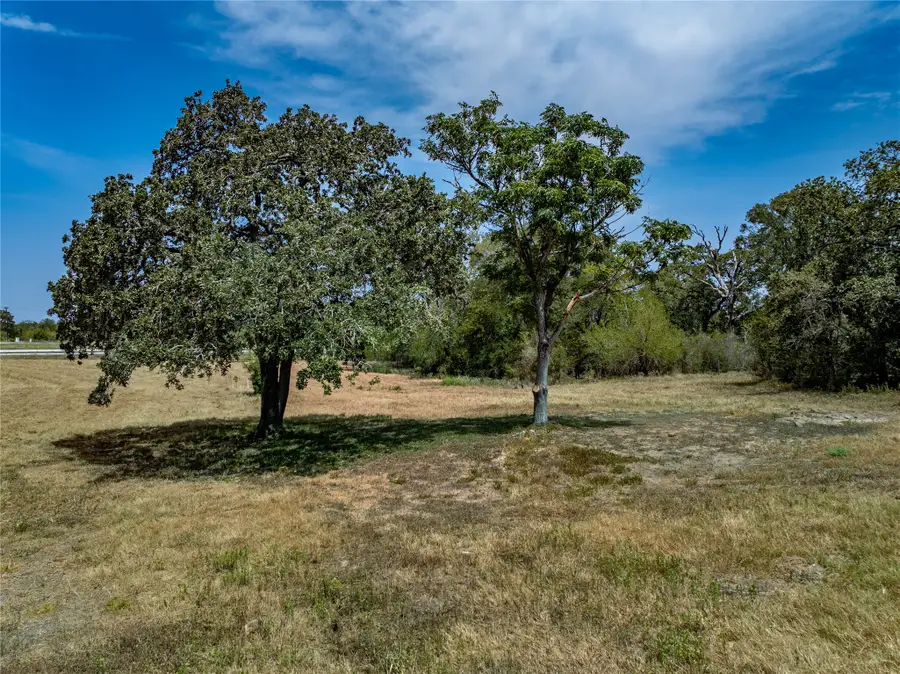 1046 Tx-71, West Point, TX 78963 - #3