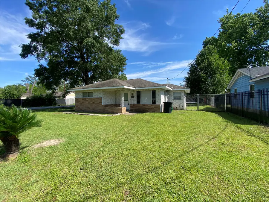 8038 Woodlyn Road, Houston, TX 77028 - #2