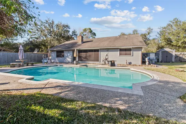 9 Colony Square, Angleton, TX 77515