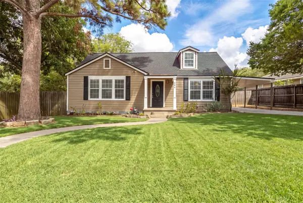 906 W First Street, Brenham, TX 77833