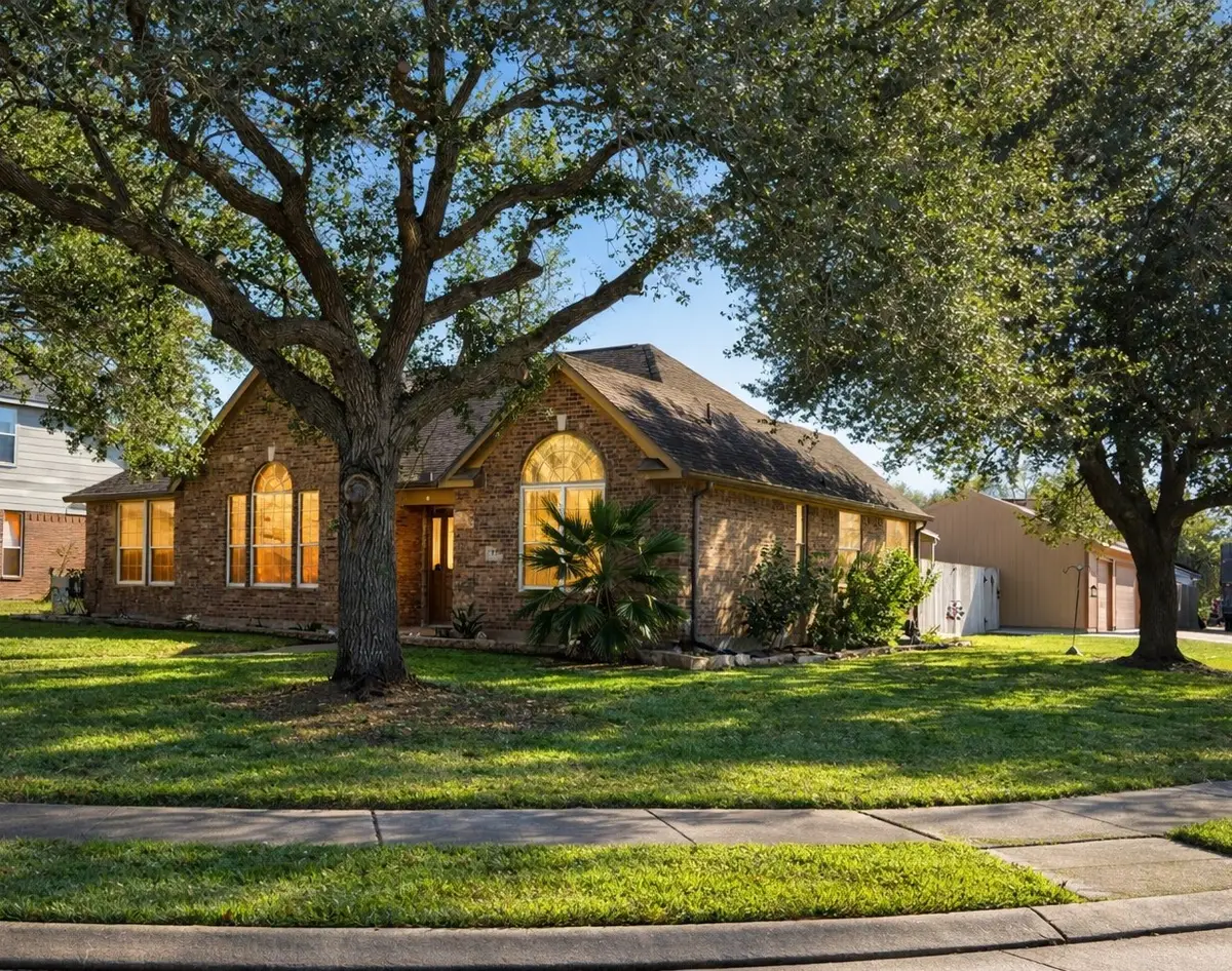 217 Plum Circle, Lake Jackson, TX 77566 - Image #1