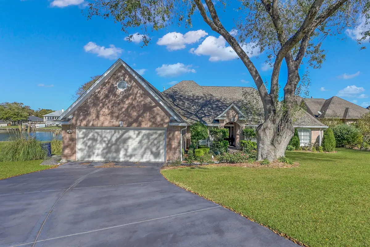 107 W Lake Street, Conroe, TX 77356 - Image #1